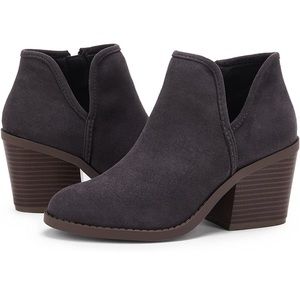 Women’s gray PiePieBuy ankle boots. Size 8.5.